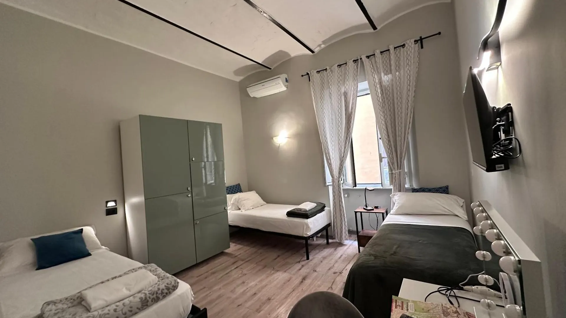 Roman Holidays 0*, Rome