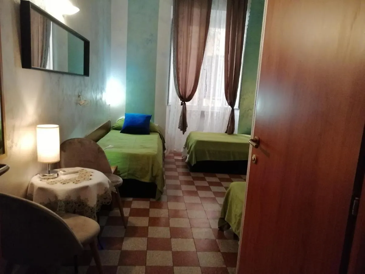 Roman Holidays 0*, Rome